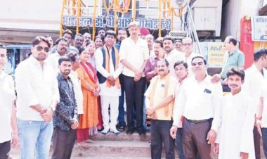 अंबेडकर की प्रतिमा पर माल्यार्पण