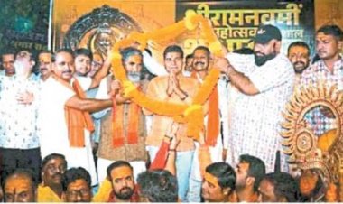 श्रीराम की पूजा-अर्चना कर निकाली शोभायात्रा