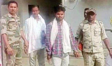 सरकारी राशन गबन, सचिव और सहायक विक्रेता गिरफ्तार, सरपंच की तलाश