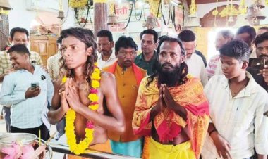 मोदी सरकार बनने पर बस्तर से दंडवत जगदलपुर दंतेश्वरी मंदिर पहुंचा युवक