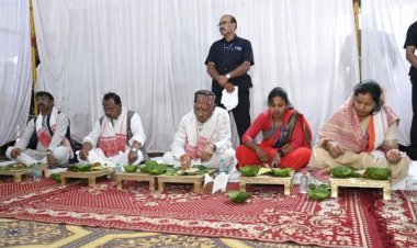 स्वच्छता दीदियों संग सीएम ने किया भोजन