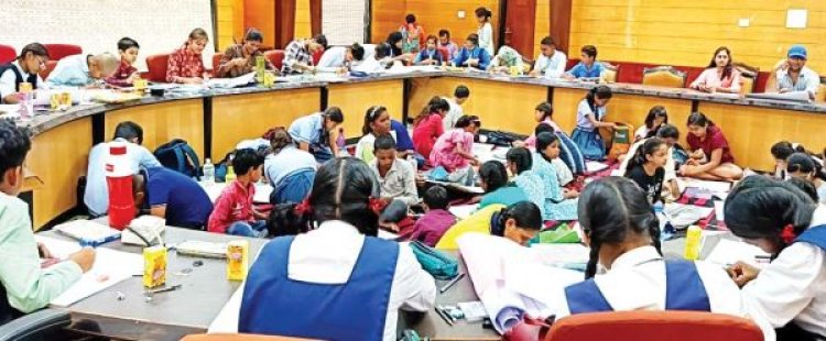 पर्यावरण संरक्षण मण्डल पोस्टर प्रतियोगिता में दिव्यांग कु. आसिया प्रथम और गौकरण द्वितीय