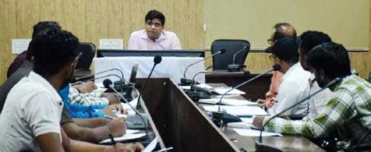 समय और गुणवत्ता में लापरवाही, ठेकेदारों पर करें सख्त कार्रवाई