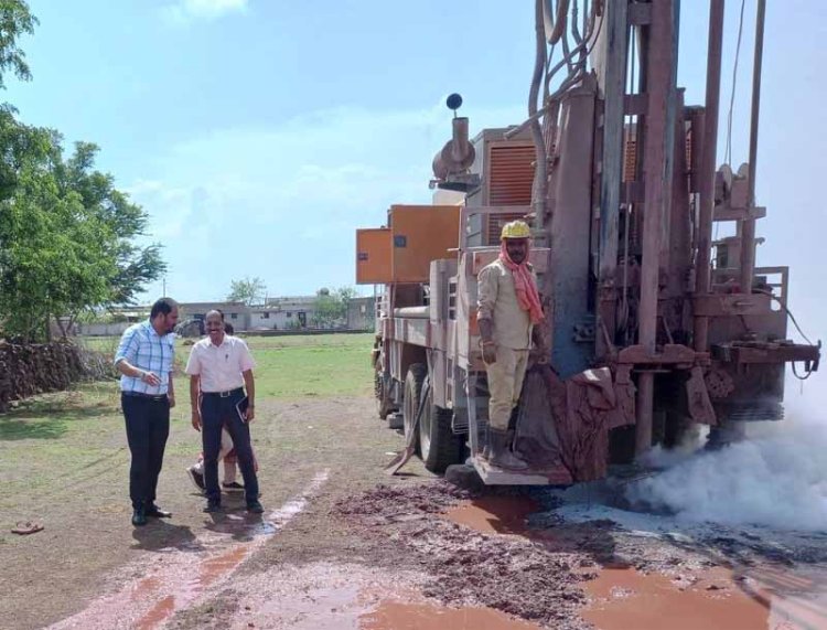 लोक स्वास्थ्य यांत्रिकी विभाग के सचिव अब्दुलहक और प्रमुख अभियंताअग्रवाल ने जल जीवन मिशन के कार्यों का किया निरीक्षण