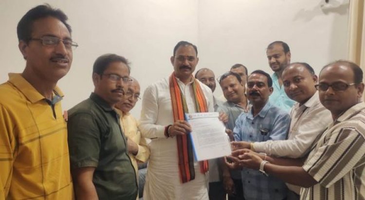 पत्रकार भवन में बुनियादी जरूरतों और आवास के लिए स्वास्थ्य मंत्री को ज्ञापन