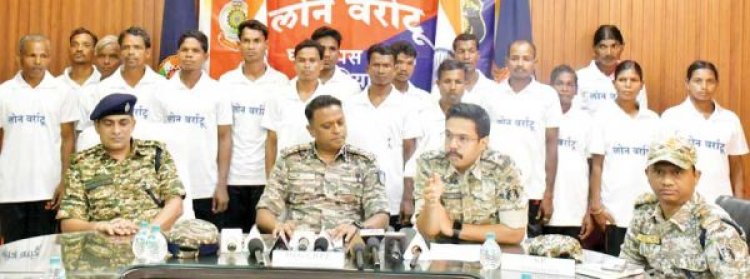 17 नक्सलियों का समर्पण