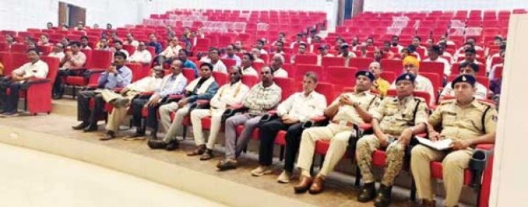 नए कानून से जुड़ी विभिन्न जानकारियां दी