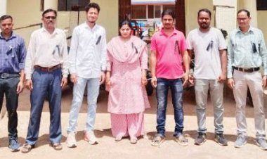 निगम कर्मी काली पट्टी लगा दो दिनी सांकेतिक हड़ताल पर