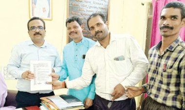 शिक्षक फेडरेशन ने डीईओ को सौंपा ज्ञापन