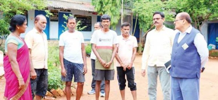 आधा दर्जन स्कूलों का निरीक्षण, लापरवाह शिक्षकों पर कार्रवाई