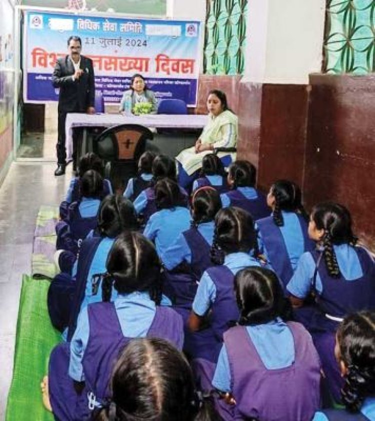 छात्राओं को दी कानूनी जानकारी