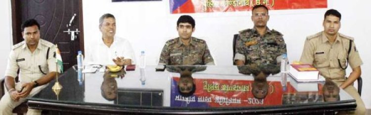 पत्रकारों को दी नए कानूनों की जानकारी