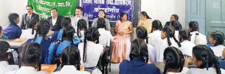 कन्या विद्यालय में विधिक साक्षरता शिविर