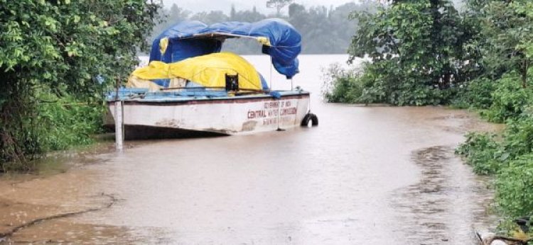 घंटों बंद रहा नेशनल हाइवे, कई गांव टापू बने