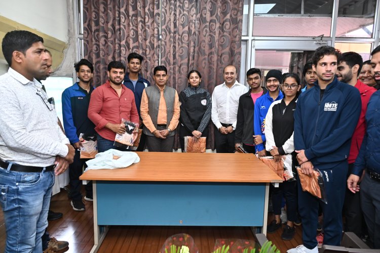 मुंबई में आयोजित होने वाले HCL 80th" नेशनल  स्क्वैश चैंपियनशिप में छत्तीसगढ़ के 2 खिलाड़ी शिरकत कर रहे हैं |