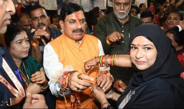 मुख्यमंत्री डॉ.मोहन यादव को रानी दुर्गावती महिला सरपंच सम्मेलन एवं रक्षाबंधन कार्यक्रम में बहनों ने राखी बाँधी।