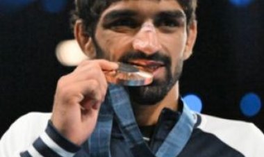 तेंदुलकर, धवन ने अमन सहरावत को कांस्य पदक जीतने पर बधाई दी