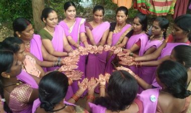 स्व सहायता समूह ने मेंहदी से देशभक्ति नारे लिख राष्ट्र प्रेम के लिए किया प्रेरित