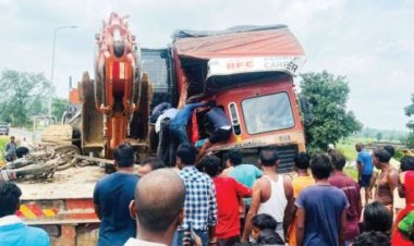 दो ट्रकों में भिड़ंत, एक गंभीर