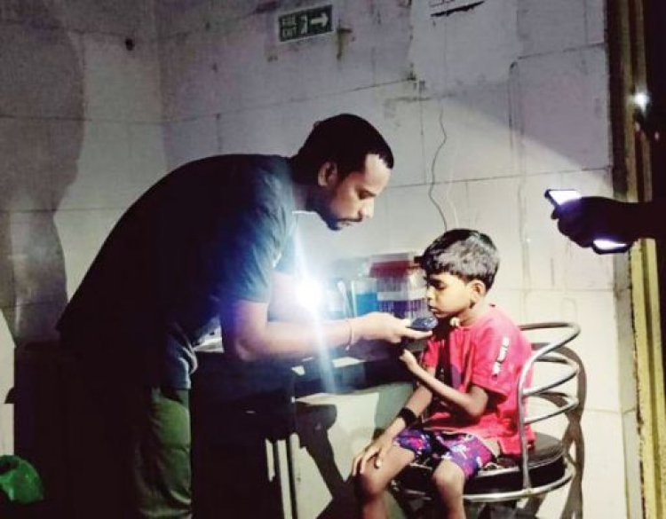 मोबाइल टार्च के सहारे प्रसव, जनरेटर के आभाव में वेक्सीन हो रही खराब