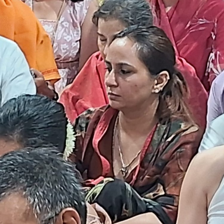 सुपर स्टार रजनीकांत की बेटी पहुंचीं उज्जैन:सौंदर्या ने महाकाल के दर्शन किए, भस्म आरती में भी शामिल हुईं