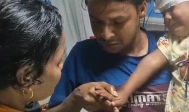 माता-पिता को देख खुश हो गया लकी:27 अगस्त को असलाना रेलवे ट्रैक पर घायल मिला था, शराब के नशे में रहते हैं माता-पिता