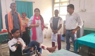 दुर्गा विसर्जन के दौरान लाठीचार्ज, एक युवक के पैर में लगी गोली