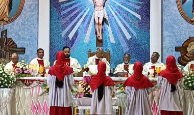 आर्चडायोसिस ऑफ़ भोपाल का असम्प्शन चर्च में आयोजन:बाइबिल का 12 घंटे निरंतर पाठ कर दिया प्रेम, शांति और सद्भाव का सन्देश