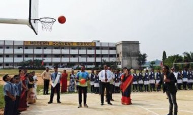 मॉडर्न कान्वेंट स्कूल में मनाया आनंद दिवस