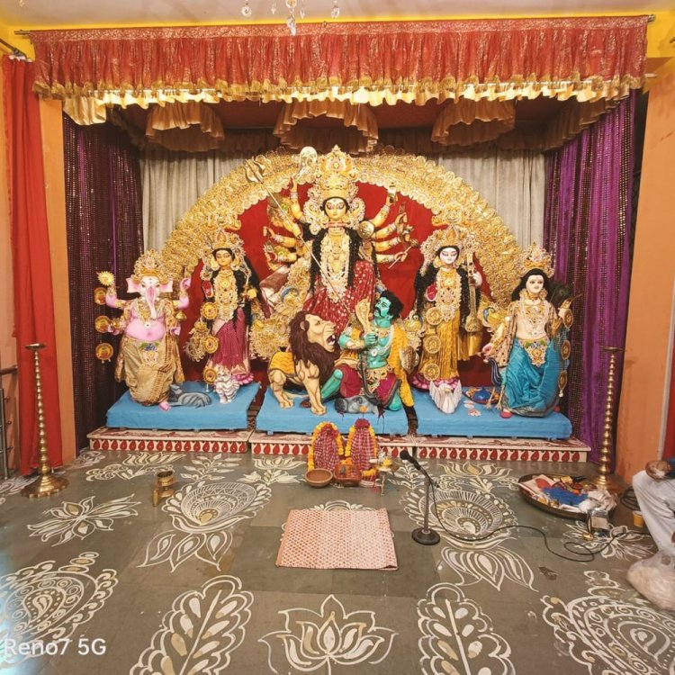 साकेतनगर कालीबाड़ी में नवपत्रिका पूजा के साथ धुनुची पूजा आज:महासप्तमी पर दस तरह के तेल व सात जगहों के जल से मां का महास्नान