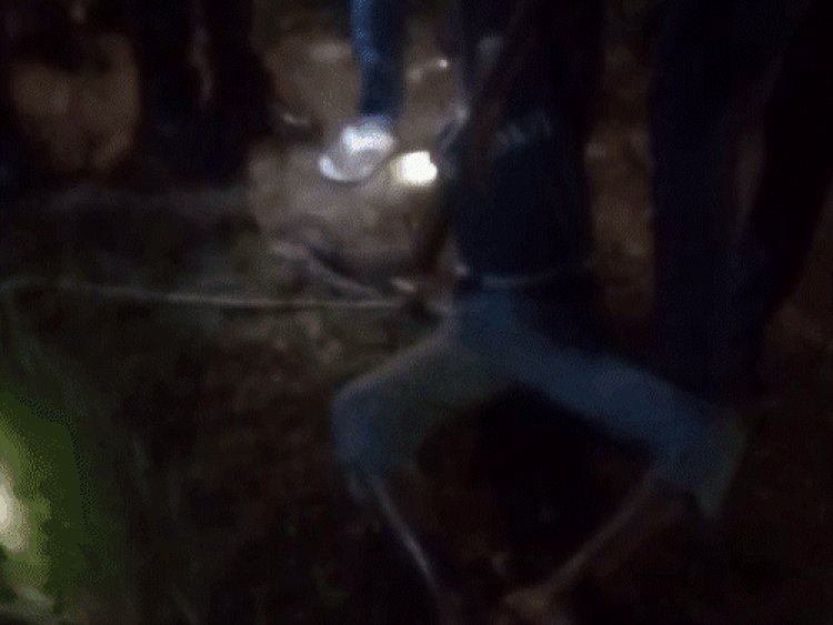 9 साल की बच्ची को कुएं में फेंका, पत्थर मारा:भाई के साथ मंदिर जा रही थी, आरोपी गिरफ्तार, भाई बोला- फांसी दो