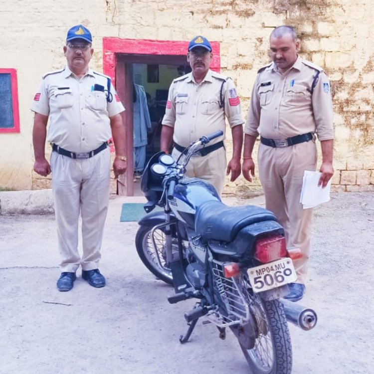 रीवा में शातिर बाइक चोर गिरफ्तार:अस्पताल परिसर से चुराई थी बाइक ; मास्टर की के जरिये करता था चोरी