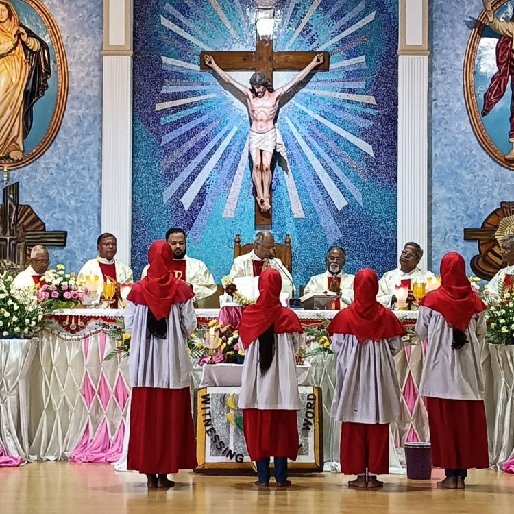 आर्चडायोसिस ऑफ़ भोपाल का असम्प्शन चर्च में आयोजन:बाइबिल का 12 घंटे निरंतर पाठ कर दिया प्रेम, शांति और सद्भाव का सन्देश