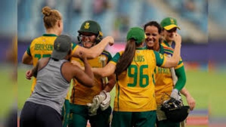 महिला टी-20 विश्व कप: फ़ाइनल में पहुंची न्यूज़ीलैंड, दक्षिणा अफ़्रीका के साथ होगा ख़िताबी मुक़ाबला