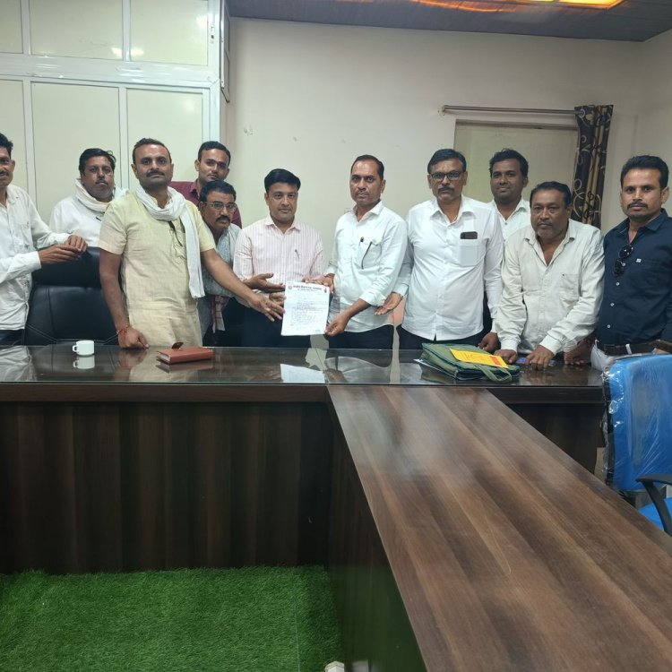 किसान संघ ने डीडीए को सौंपा ज्ञापन:रहटगांव और सिराली में खाद विक्रय केंद्र खोले जाने की मांग