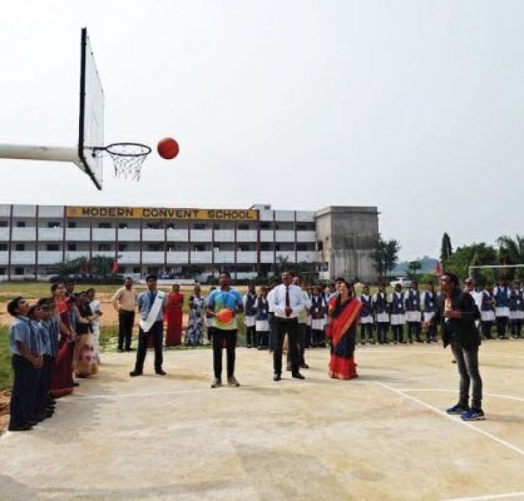 मॉडर्न कान्वेंट स्कूल में मनाया आनंद दिवस