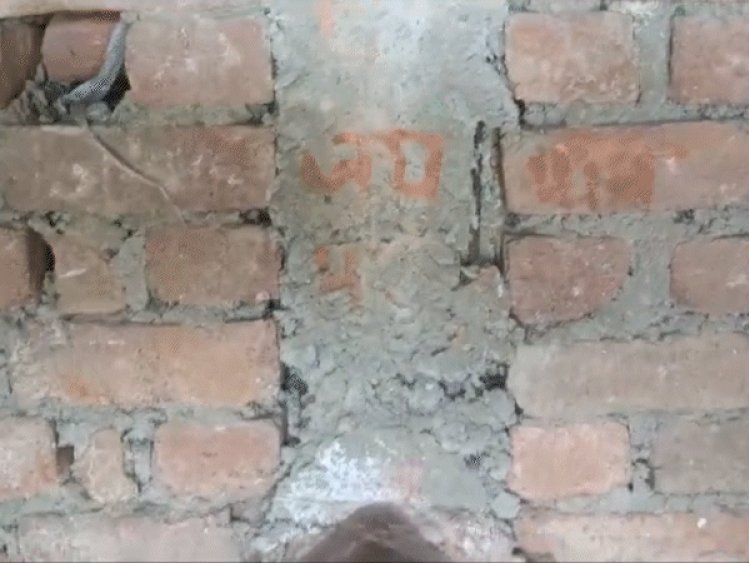 मऊगंज में अज्ञातों ने गायब की मंदिर से हनुमान प्रतिमा:तीन दिन में दूसरी बार की वारदात; दरवाजे पर लिखा I Love you, जय भीम