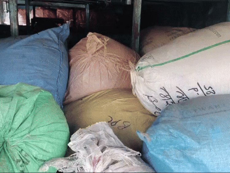 भोपाल में 1600Kg मावे की खेप पकड़ाई:चेकिंग के दौरान बस की डिक्की में रखा मिला; जांच के लिए सैंपल भेजे