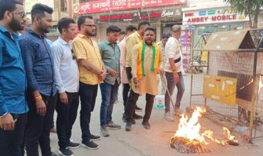 भाजयुमो ने कांग्रेस का पुतला फूंका