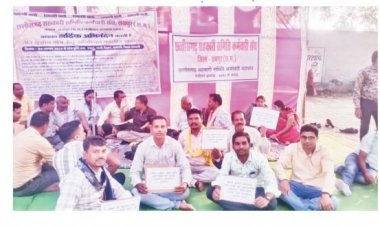 मांगों को लेकर सहकारी समिति कर्मचारी बेमुद्दत हड़ताल पर