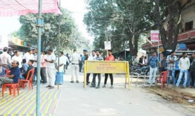 आर्थिक नाकेबंदी कर सडक़ निर्माण की रखी मांग