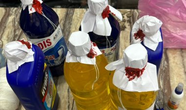 रतलाम में खाद्य और औषधि विभाग कि संयुक्त कार्रवाई:दुकानों का निरीक्षण कर अवैध रूप से बिक रहा एसिड जब्त किया