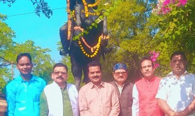 वीरांगना झलकारी देवी की जयंती पर 251 दीप प्रज्जवलित:भोपाल में कोरी कोरी समाज ने प्रतिमा पर पुष्प अर्पित कर शौर्य का किया वर्णन