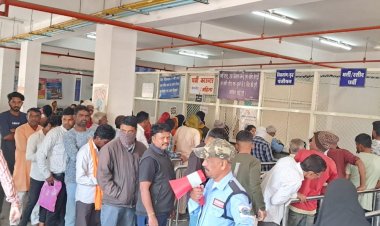 ओपीडी का सर्वर डाउन, हाथ से काटी पर्चियां:खंडवा जिला अस्पताल में 1800 पेशेंट पहुंचे, सबसे ज्यादा सर्दी-खांसी