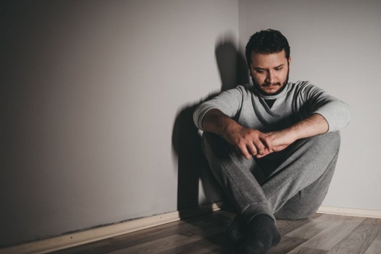 डिप्रेशन से जूझ रहे हैं आप? राशि के अनुसार अपनाएं इसके सरल उपाय