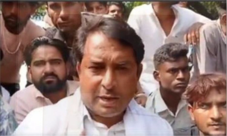 नरेश मीणा को ढूंढ रही थी पुलिस और वो सोशल मीडिया पर दे रहे थे अपडेट