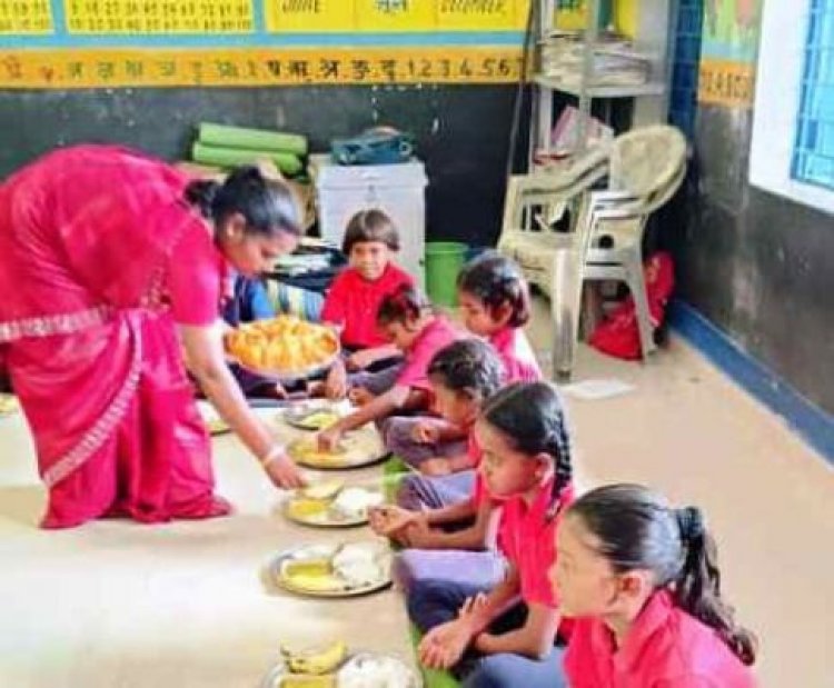 मुख्यमंत्री श्री साय के सकारात्मक पहल से स्कूली बच्चों मिल रहा पौष्टिक भोजन, न्योता भोजन का उद्देश्य बच्चों में समानता की भावना करना है विकसित