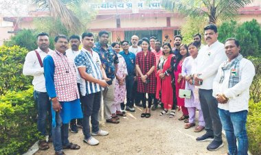 पतोरा पंचायत के कार्य को देखने पहुंची ओडिशा के अफसर -जनप्रतिनिधि