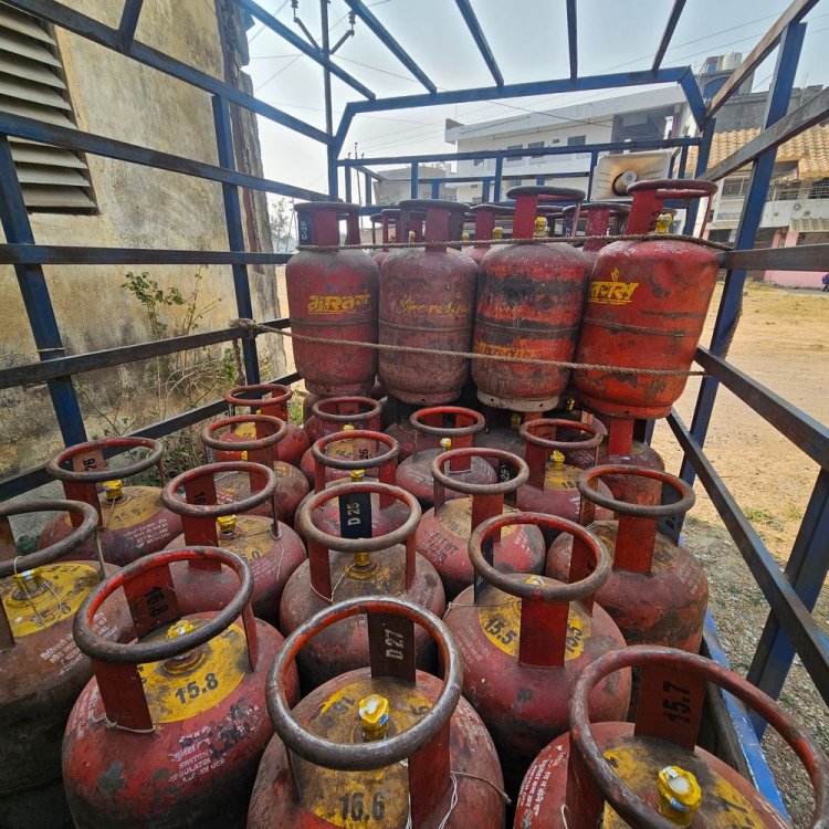 शाजापुर में देवास जैसी घटना की आशंका:शहर में बीचों-बीच गैस गोडाउन, लोगों में दहशत; लोग बोले- गोदाम हटाया जाए
