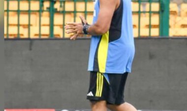 रोहित शर्मा वानखेड़े स्टेडियम में मुंबई के प्रशिक्षण शिविर में शामिल हुए